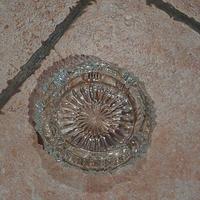 Posacenere in vetro trasparente lavorato nuovo