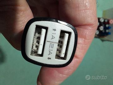 Caricatore da auto usb