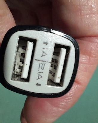 Caricatore da auto usb