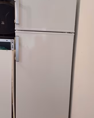 Frigorifero con congelatore, marca Electroline