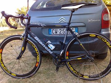 bicicletta in carbonio Bianchi 2 coppie di cerchi
