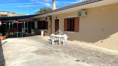 5 LOCALI A CASTELLABATE