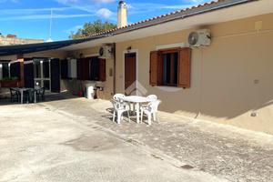 5 LOCALI A CASTELLABATE