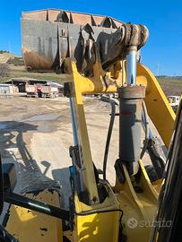 Pala Gommata New Holland W 270