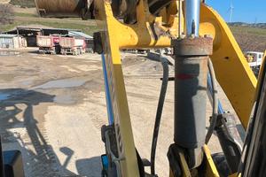 Pala Gommata New Holland W 270