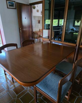 mobile soggiorno e tavolo con 6 sedi