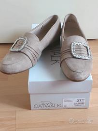 Mocassino beige con dettaglio gioiello