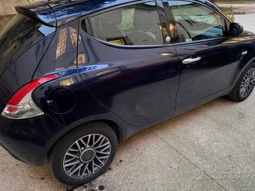 auto Lancia Ypsilon