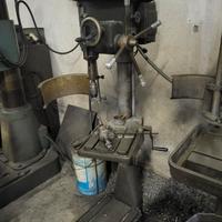 Trapano a colonna con filettatrice