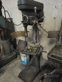 Trapano a colonna con filettatrice