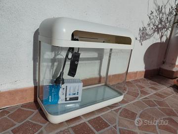 Acquario 15 l con pompa e luce led