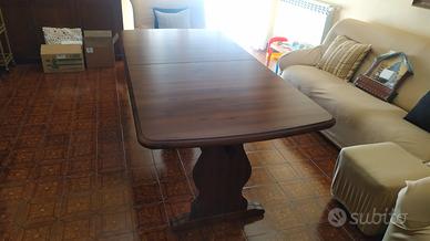 Tavolo allungabile in  legno massello