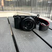 Sony ZV-E10 Mirrorless 4K + obiettivo 16-50 OSS –
