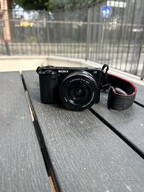 Sony ZV-E10 Mirrorless 4K + obiettivo 16-50 OSS –