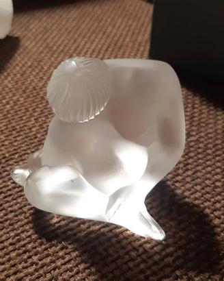Statuetta Lalique di nudo seduto