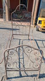 Letto singolo in ferro battuto