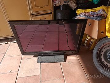 Televisore 40 pollici LCD con decoder