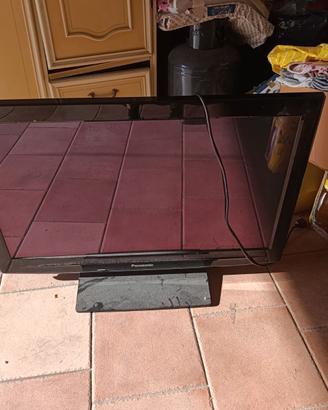 Televisore 40 pollici LCD con decoder