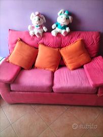 Divanetto/letto a 2 posti ben tenuto colore rosso