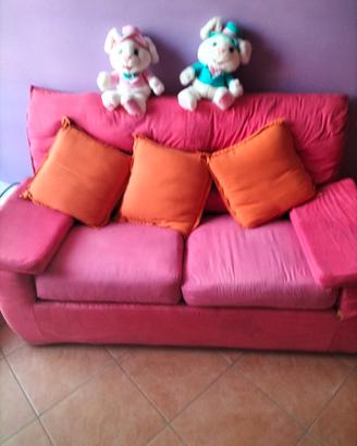 Divanetto/letto a 2 posti ben tenuto colore rosso