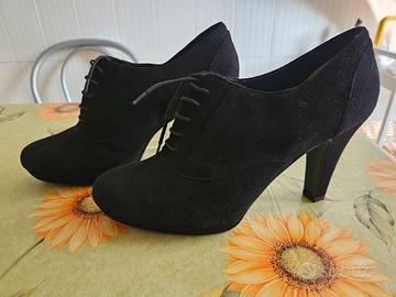 Scarpa francesina camoscio donna nera