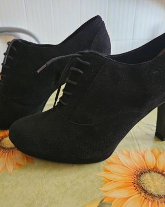 Scarpa francesina camoscio donna nera