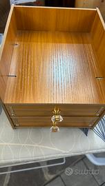 Piccola cassettiera per scrivania