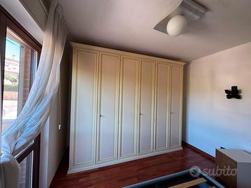 Armadio 6 ante in legno elegante beige e panna