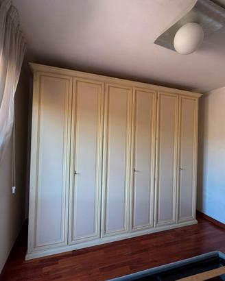 Armadio 6 ante in legno elegante beige e panna