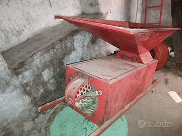 piggiatrice uva a mano