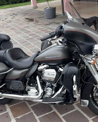 Harley Davidson Ultra Limited 114 con RETROMARCIA