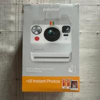 Polaroid Now+ gen 3 con 16 pellicole a colori