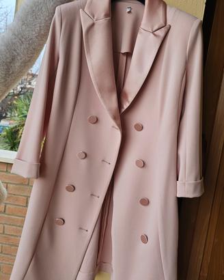 Soprabito primaverile elegante rosa cipria