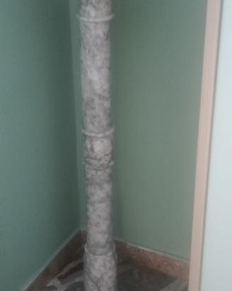 Colonnina in marmo