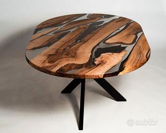 tavolo ovale in noce e resina epossidica 