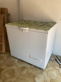 Congelatore a pozzetto Indesit