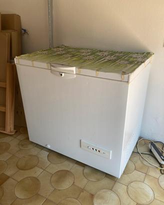 Congelatore a pozzetto Indesit