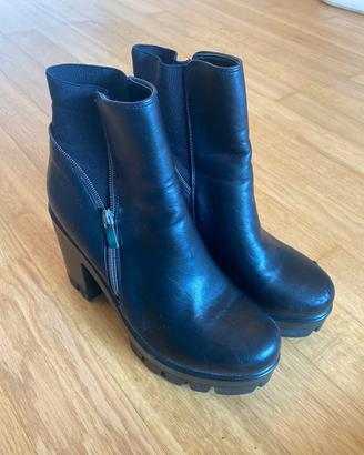 Stivaletto nero