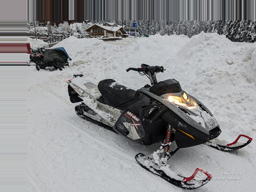 Motoslitta skidoo summit x