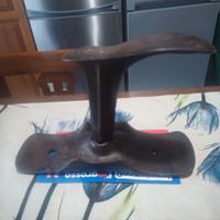 antico battisuola in ghisa