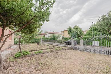 SAN VENDEMIANO casa singola su 3 livelli C503