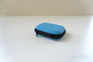 Custodia azzurra per piccolo hard disk esterno