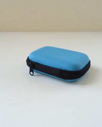Custodia azzurra per piccolo hard disk esterno