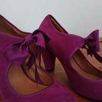 scarpe viola con fiocco e tacco a cono