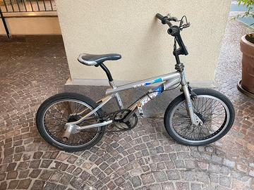 bicicletta bmx 