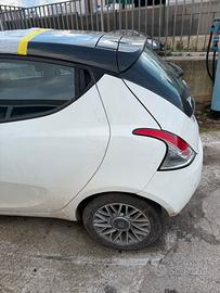 Lancia y incidentata, airbag non esplosi