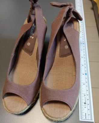 Decolletè in tessuto con zeppa in corda n. 36