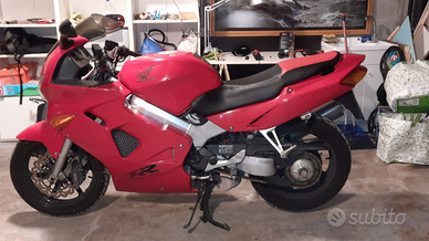 Vfr800 fi 1999 rosso