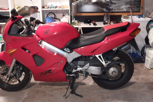 Vfr800 fi 1999 rosso
