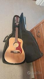 Chitarra e custodia 12 corde anni 70 senza cartigl